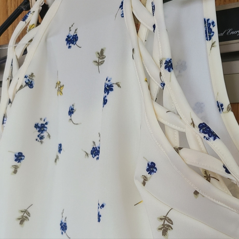 New No Boundaries Floral Spring Dress, Juniors Halter Neck Dress, Pattern dress - Picture 5 of 5